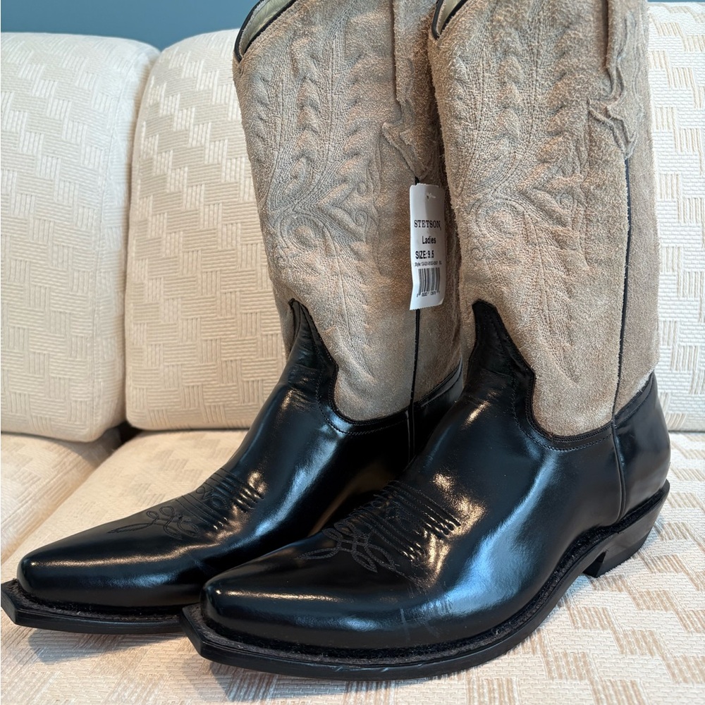 Original Stetson NWB Tan and Black Heeled Boots